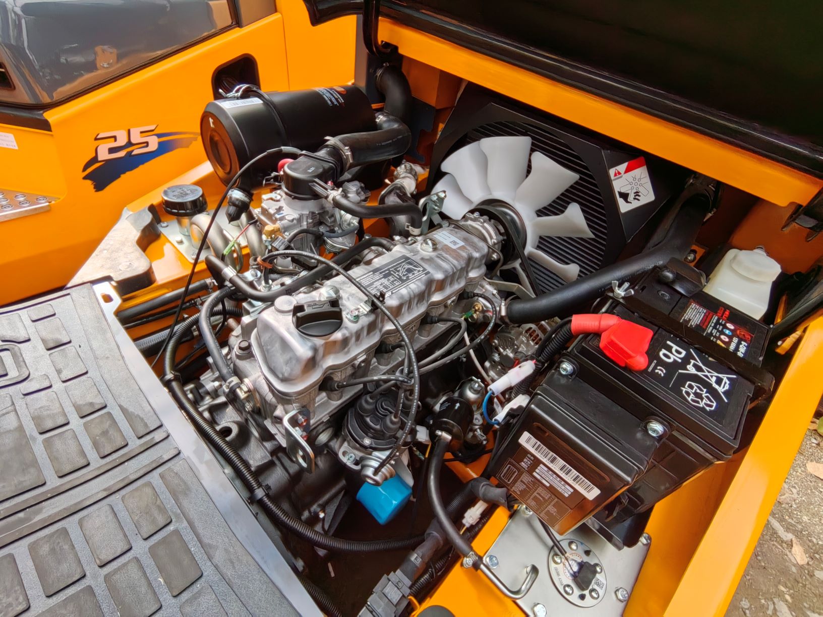 Бензиновый aвтопoгрузчик Aurora Forklift CPQD20